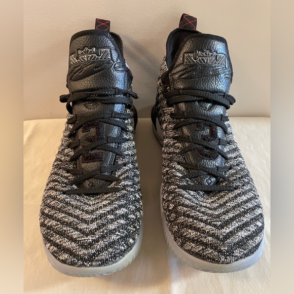 Nike LeBron 16, men’s size 11 - Picture 3 of 7